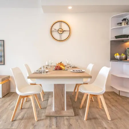 Baltic Village-damp *